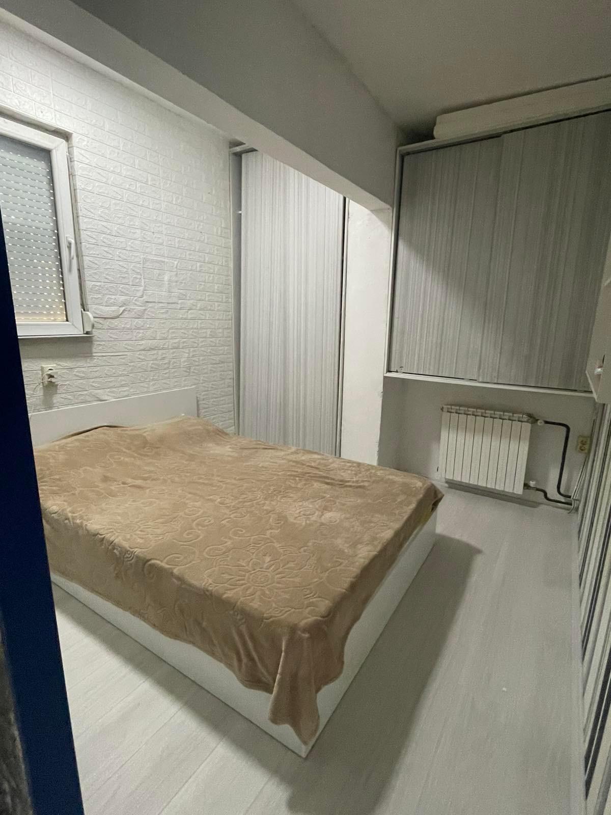 Se prodava renoviran dvosoben stan vo Avtokomanda
