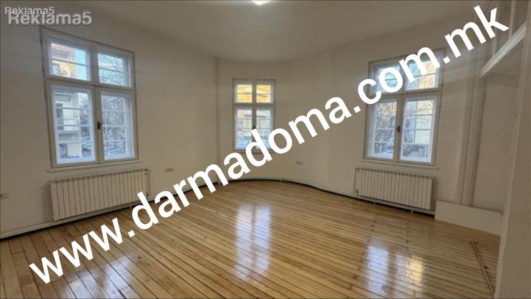 Dharma Doma rents out an apartment in a cool heritage building - Center!