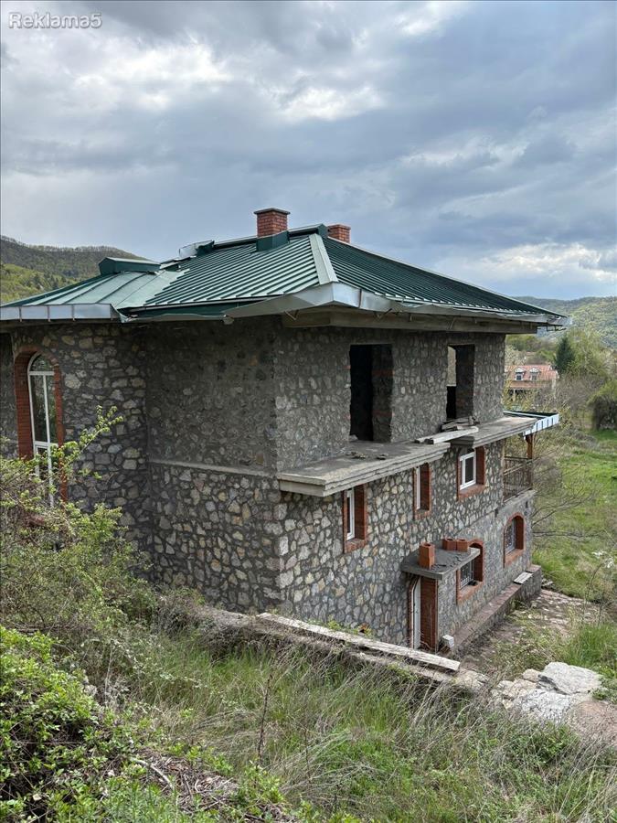 STONE HOUSE IN S. CHEMERSK