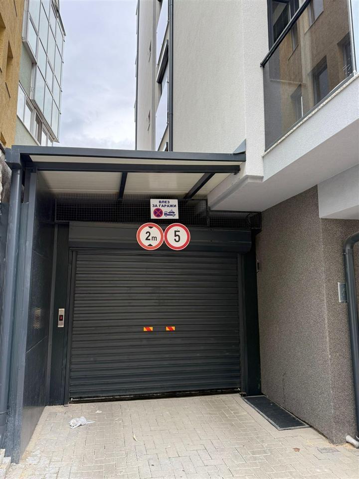 New apartment with garage in Center - flexible options (video)