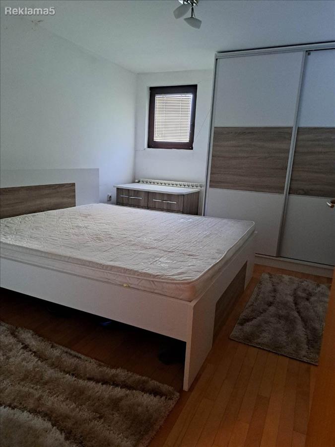 Se izdava super opremen Centar 50m2
