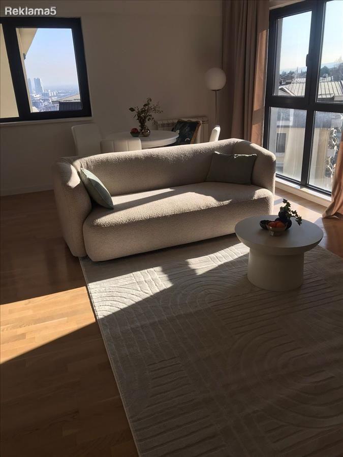 SE IZDAVA NAMESTEN TROSOBEN STAN VODNO-PANORAMA