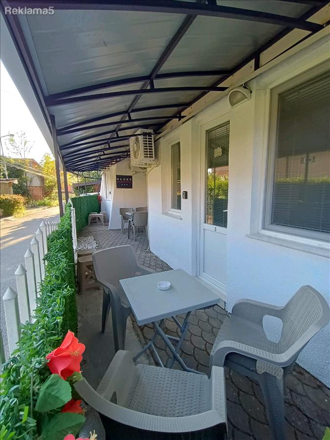 Se prodavaat 3 komletno namesteni apartmani