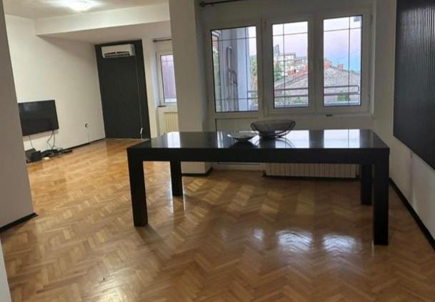 Cetvorosoben stan vo Novo Lisice