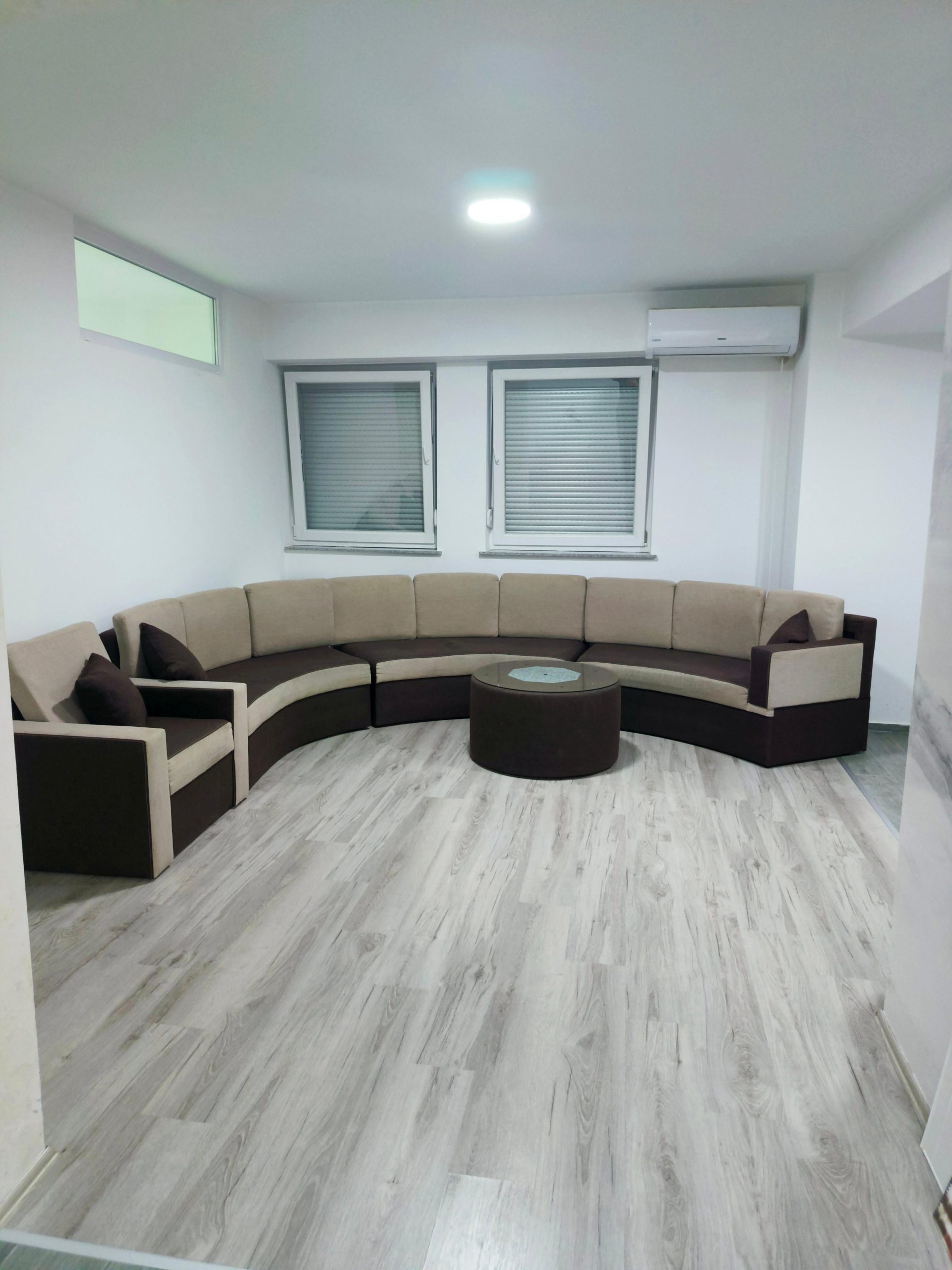 Jepet banes me qera / Apartment for rent