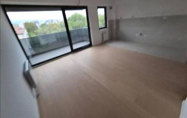 I am renting a nice new, uninhabited 3-room empty apartment, 70m2 in Ce
