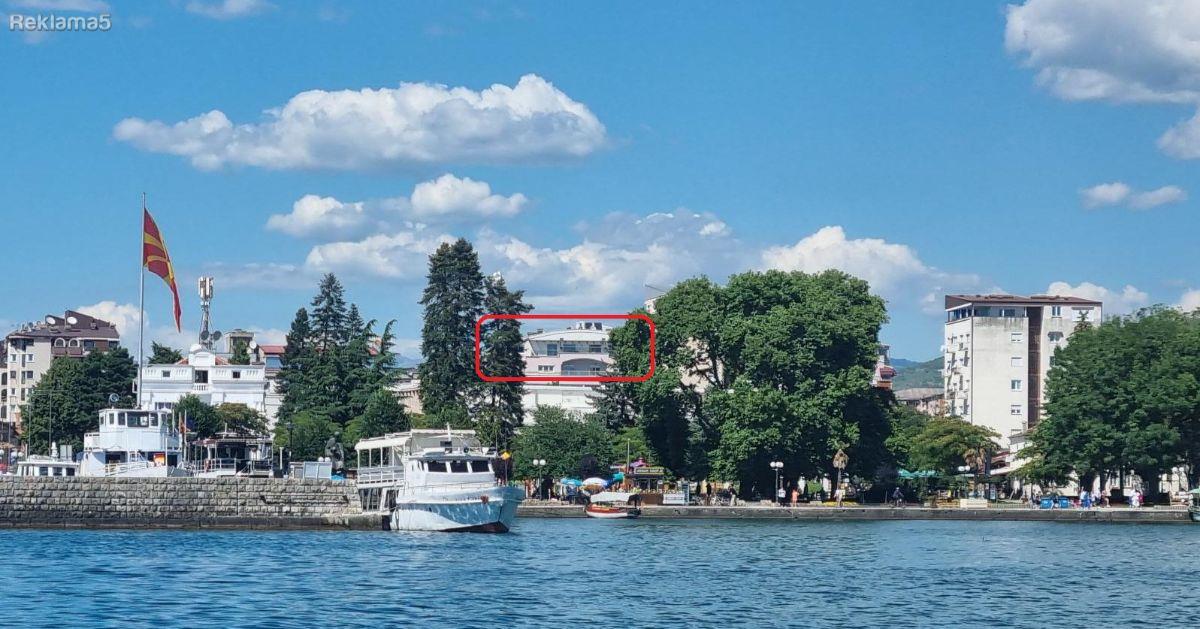 Se iznajmuva LUX stan najstrog centar do poshtata so garaza