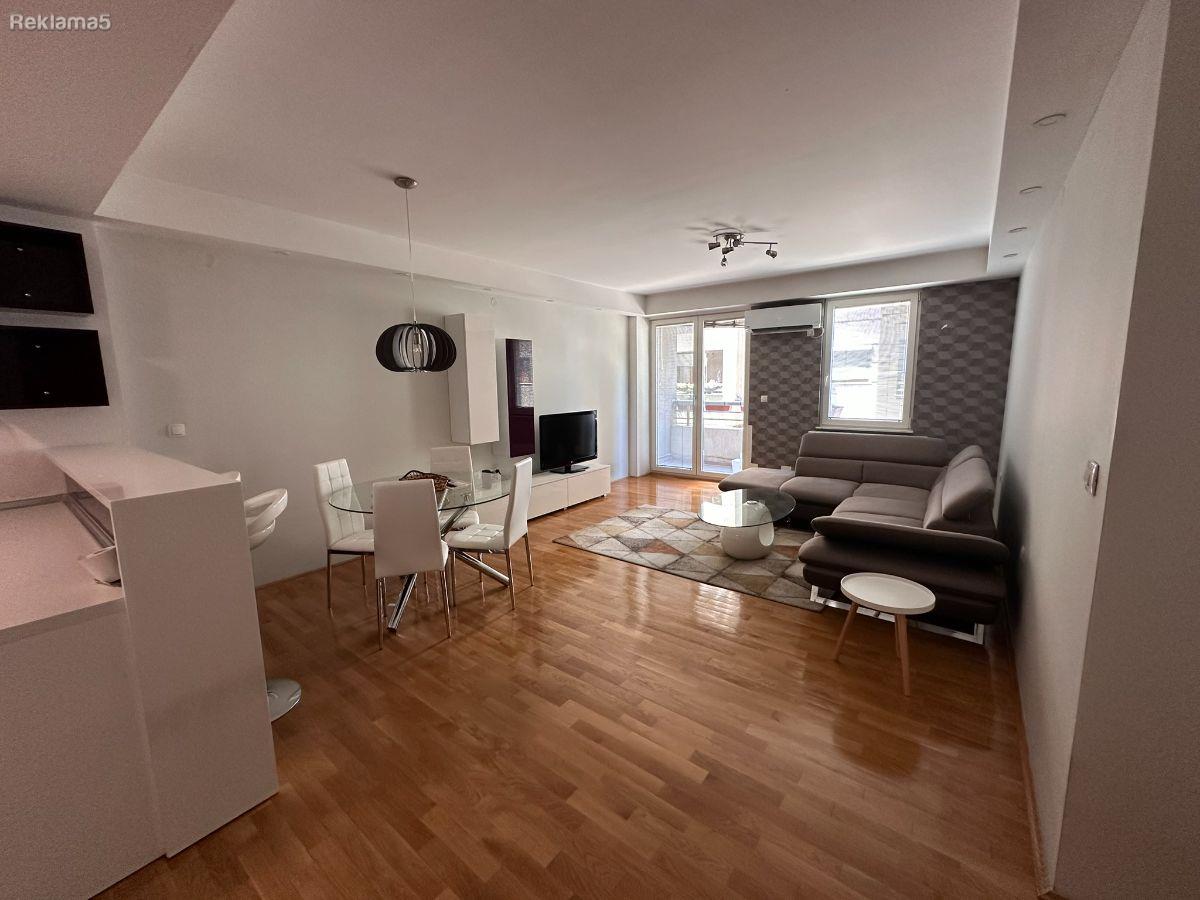 Luxury three-room apartment for rent - MIDA complex