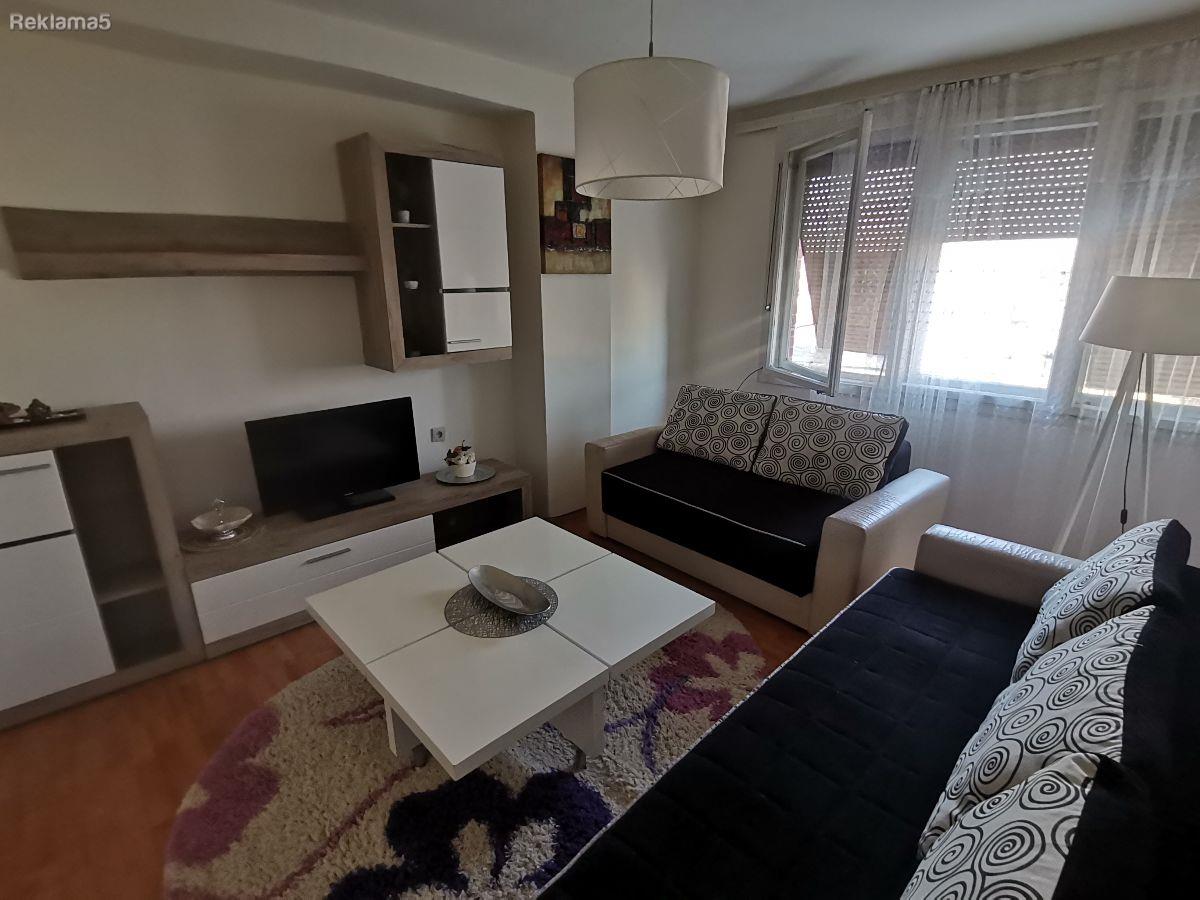 Se izdava namesten stan vo centar 62m2