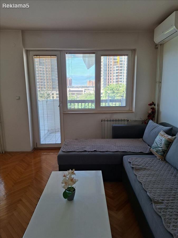 Two-room apartment for rent near the Ministry of Interior with parking 50m² | 350 €