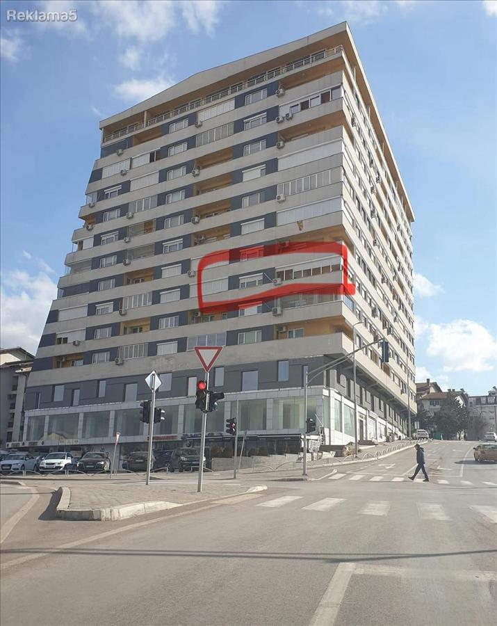 Izdavam trosoben Stan 80m2 vo Senjak 3 Zgrada Top invest