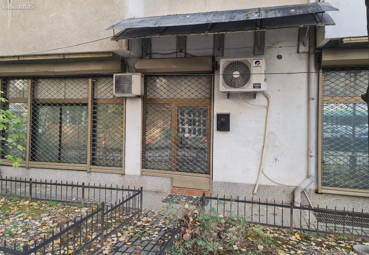 Se izdava kancelarija pozadi Univerzalna sala