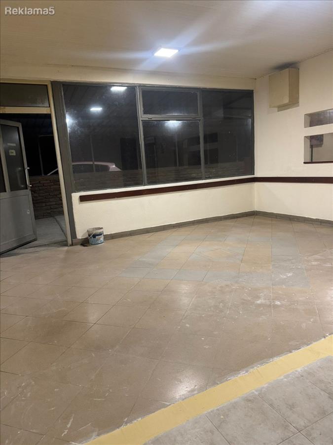 SE IZDAVA DELOVEN PROSTOR DUKAN 70m2 MADJARI