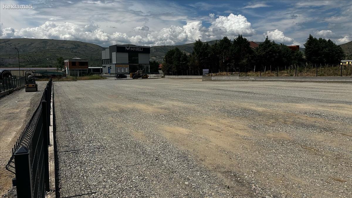 RECANI SE IZDAVA PLAC NA GLAVNA ULICA
