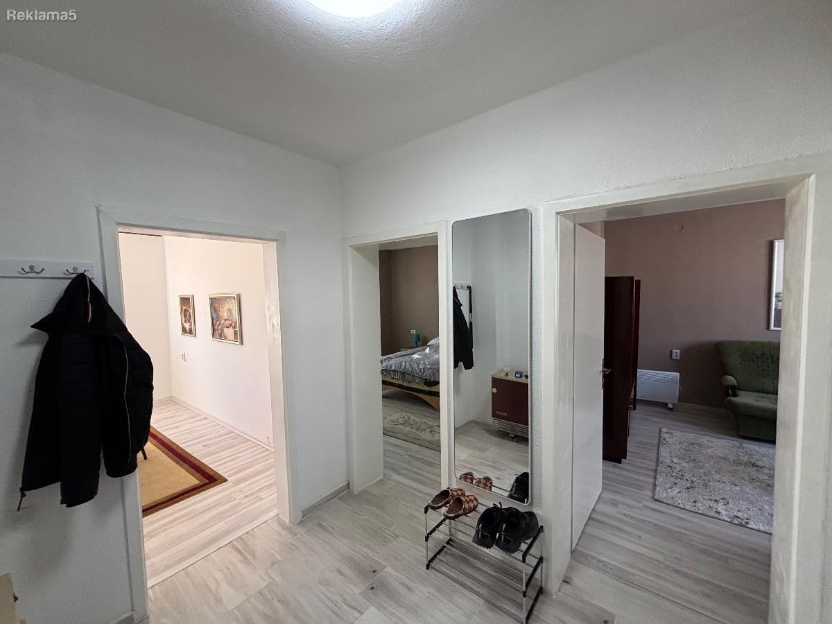 Hitno prodavam renoviran stan vo centarot na Gevgelija