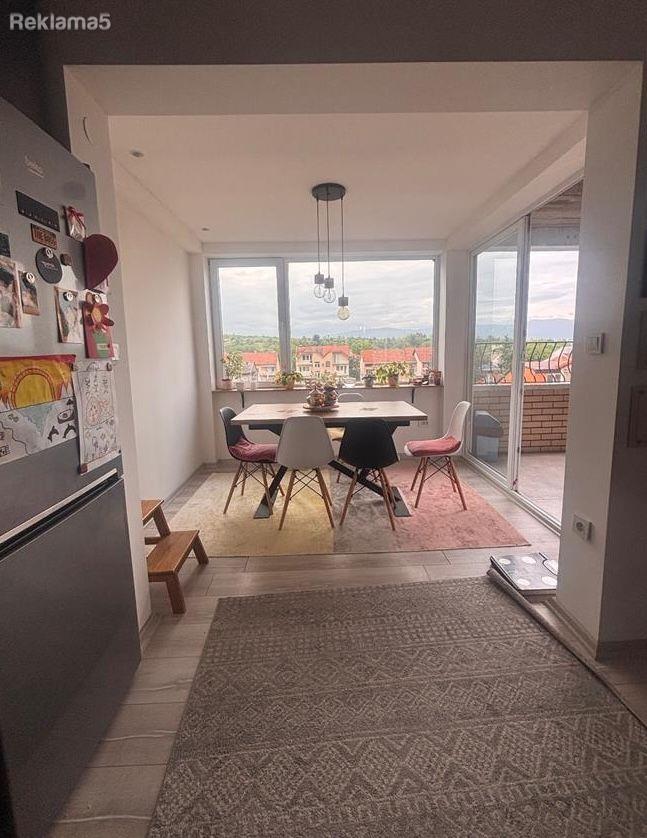 Se prodava stan 90m2 vo ruska zgrada vo Gjorce Petrov