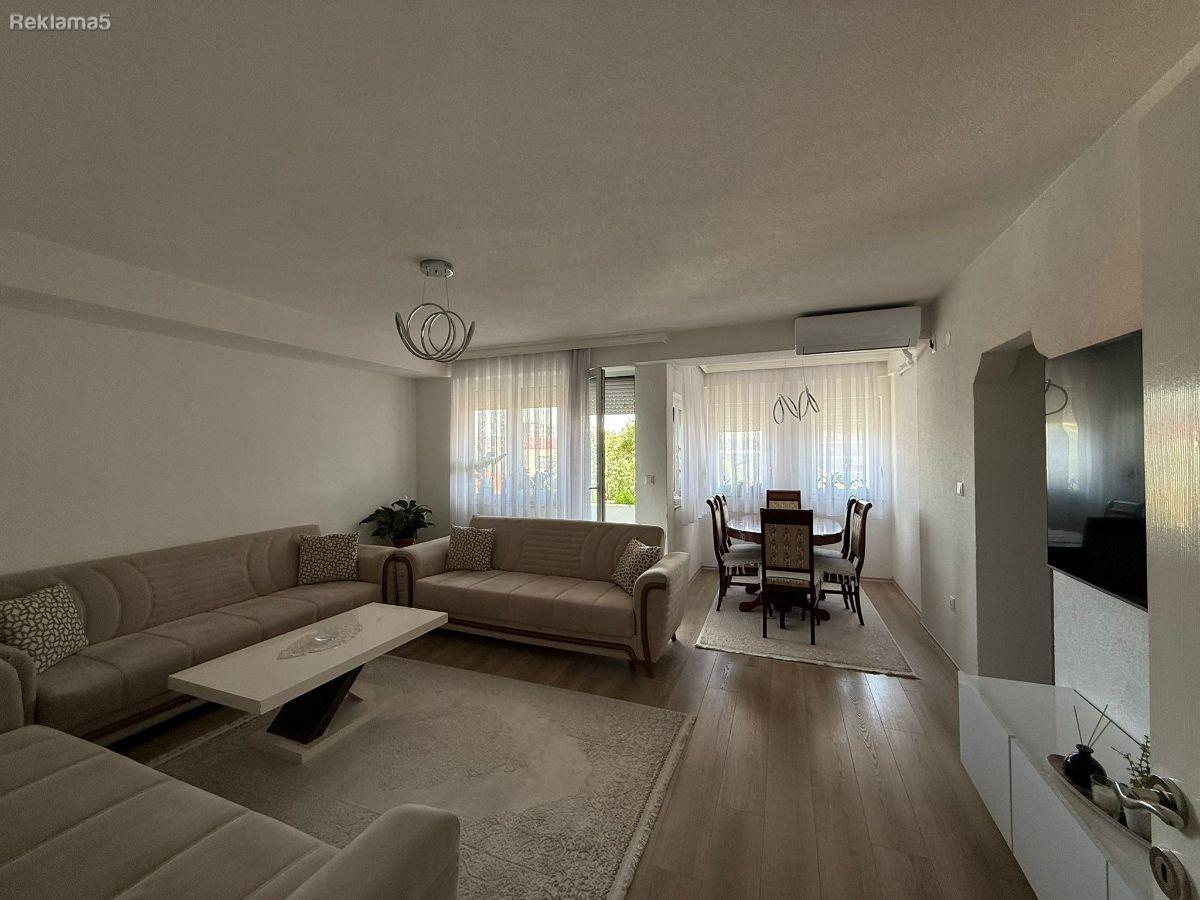 Banes e rinovuar 74m² in Qendër, te Posta