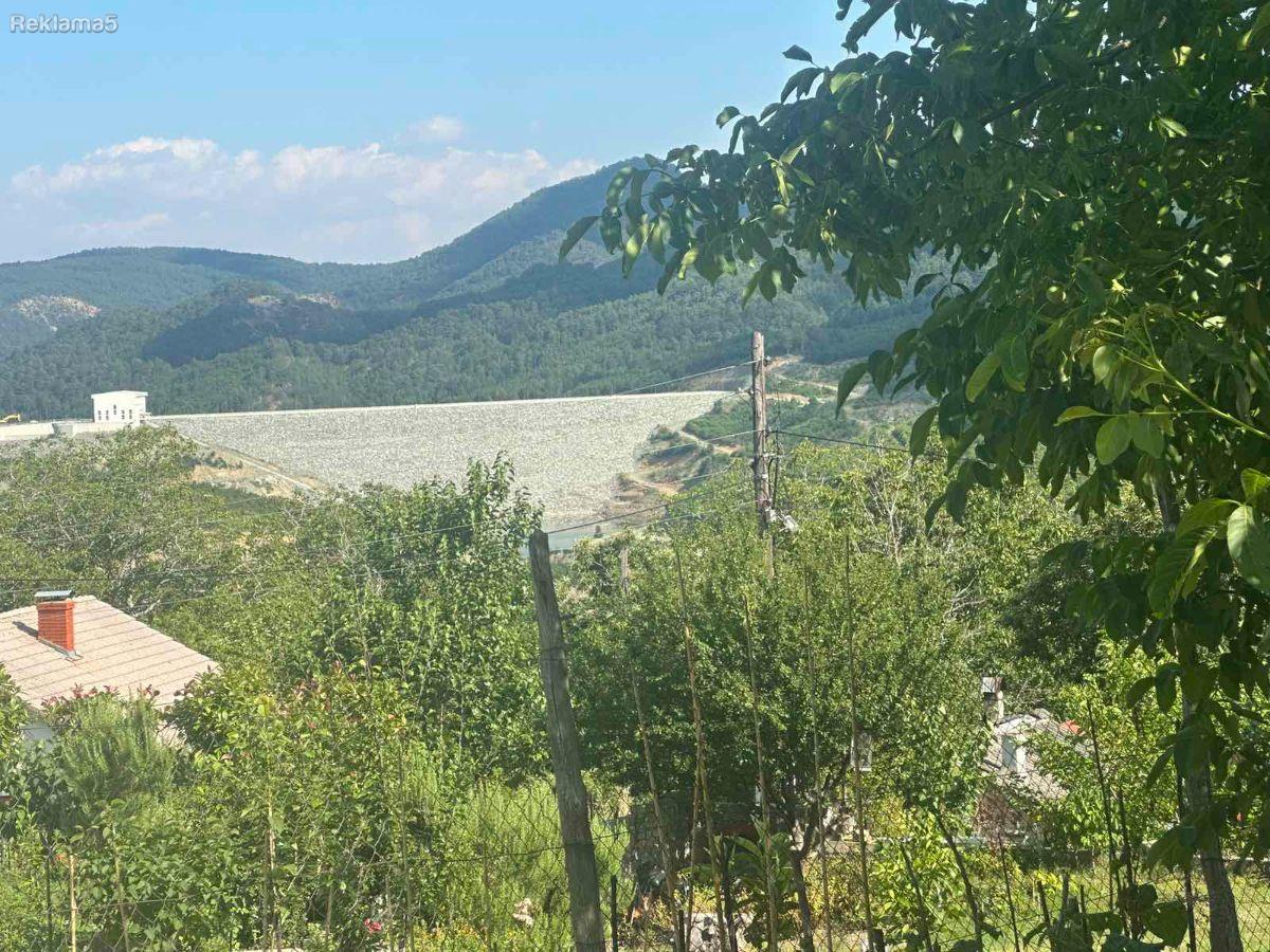 Se prodava zemjiste vo Konsko