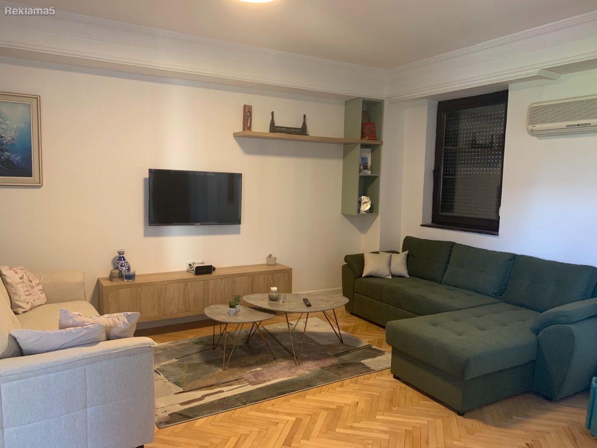 Se izdava stan 72m2 vo Centar