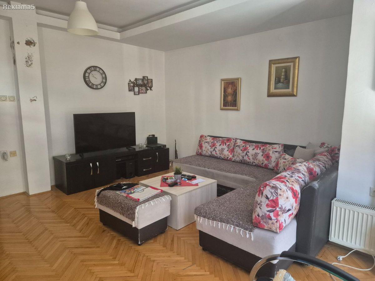 SE PRODAVA 4-SOBEN STAN VO PRZINO