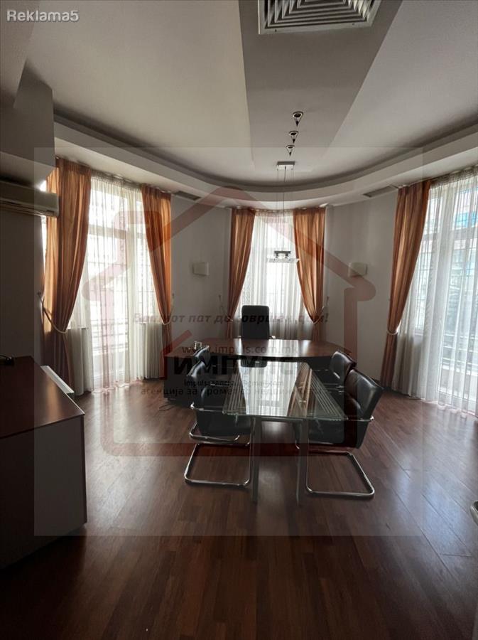 FURNISHED BUSINESS SPACE IN A GREAT LOCATION IN THE CENTER