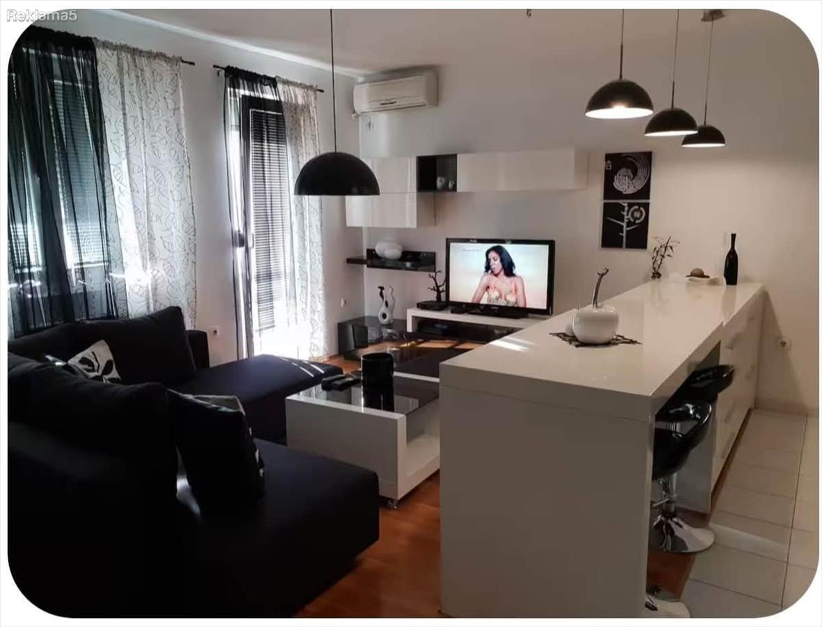 Se izdava stan od 40m2 Skopje - Univerzalna sala