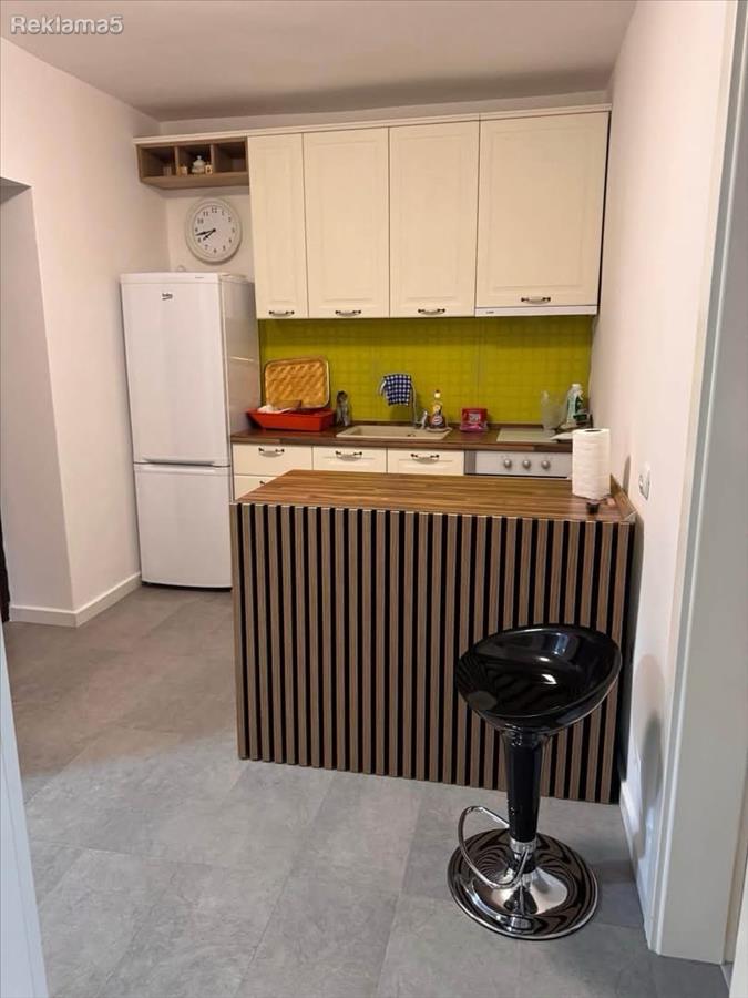 Three-room apartment in Debar neighborhood
