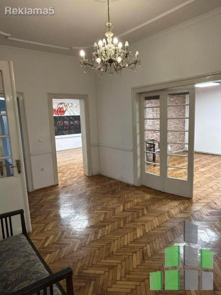 Se izdava kancelariski prostor vo Centar