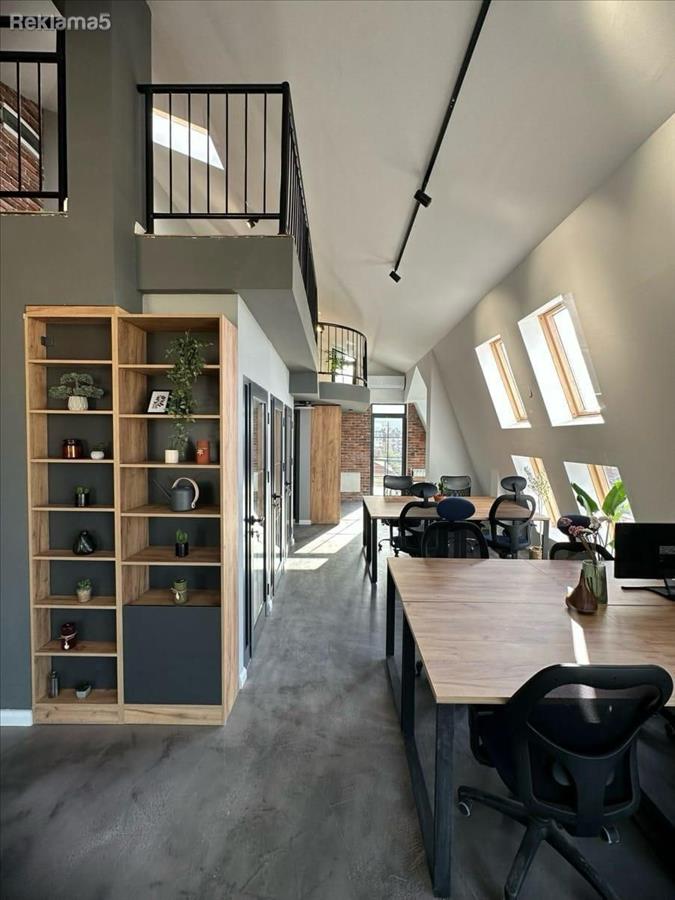 SE IZDAVA DELOVEN PROSTOR VO CENTAR - DEBAR MAALO - 102m2