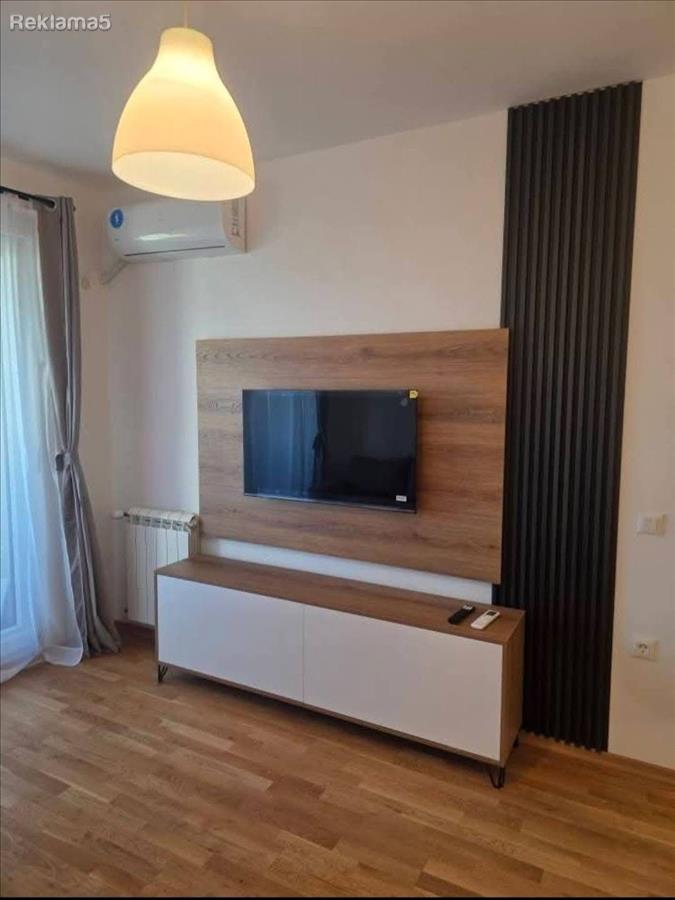 Izdavame super namesten stan vo kompleks porta
