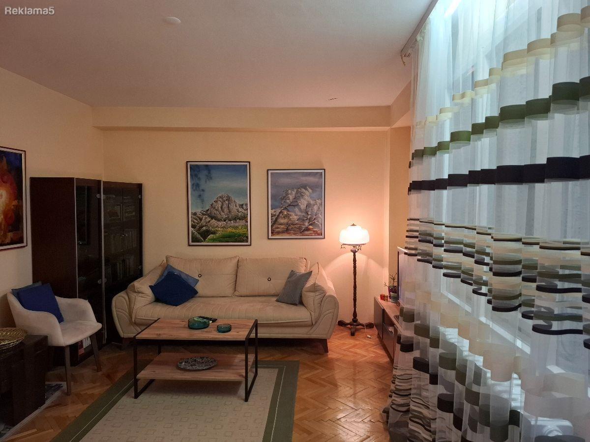 2219 We are RENTING an apartment near the Ministry of Economy