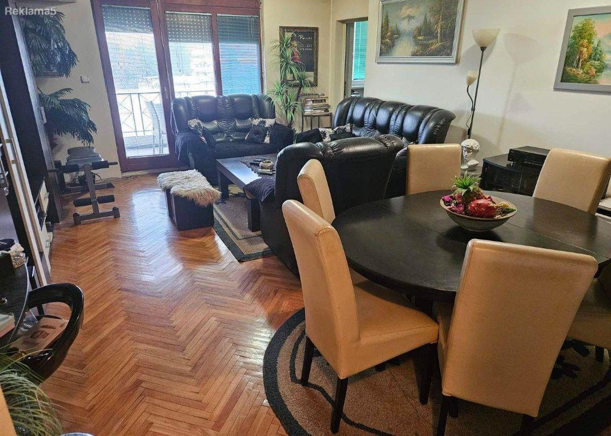 Se prodava stan 60m2 vo Cento