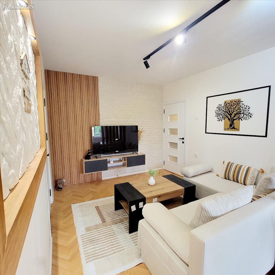 I am selling a luxuriously furnished apartment in Karposh 3
