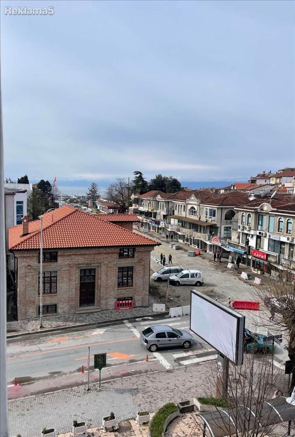 Stan vo strog centar so pogled na ezero i star grad 112233