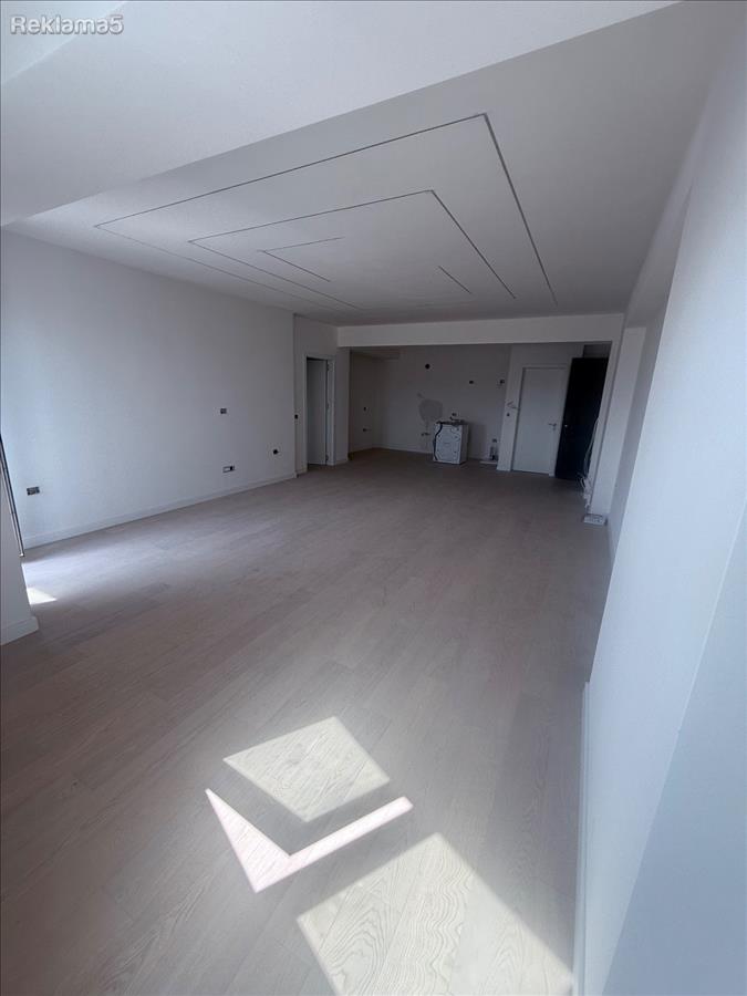 Nov stan vednas vseliv/Apartament i ri gati për t'u banuar