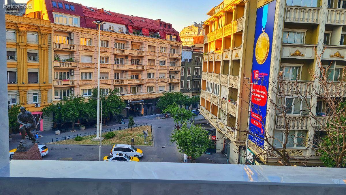 CENTAR Ulica Makedonija, Ploshtad Makedonija, Rekord se prod