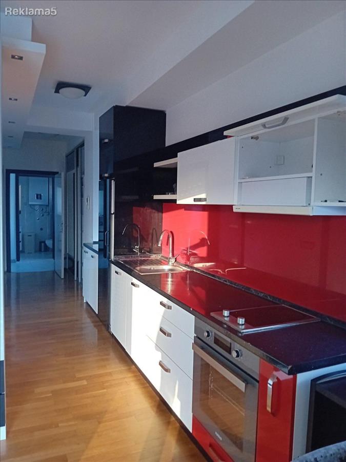 Newly furnished three-room apartment 67m2 Center for rent