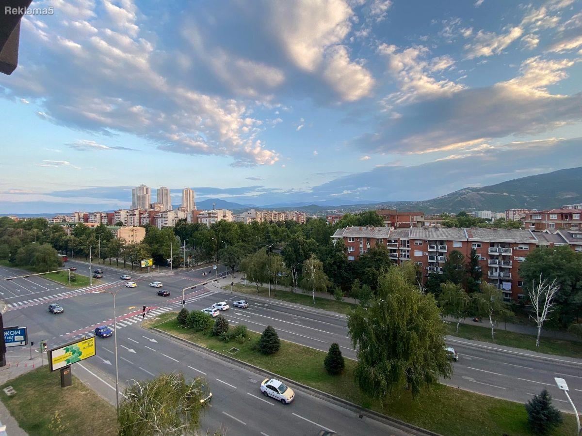 NOV MODEREN , FUNKCIONALEN STAN VO AERODROM , TRI BISERI