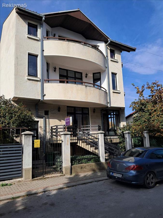 DELOVEN PROSTOR VO TAFTALIDZE 1 KAJ KOMENSKI UCILISHTETO