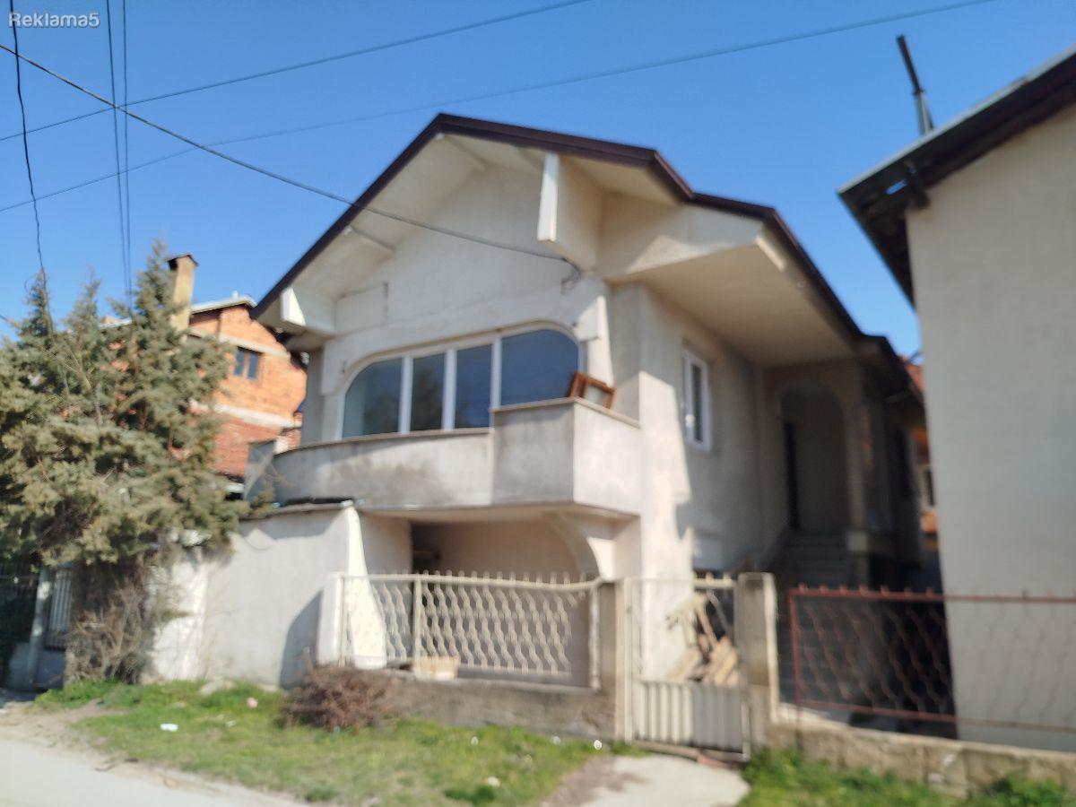 Deloven prostor za Kancelari i Magacin