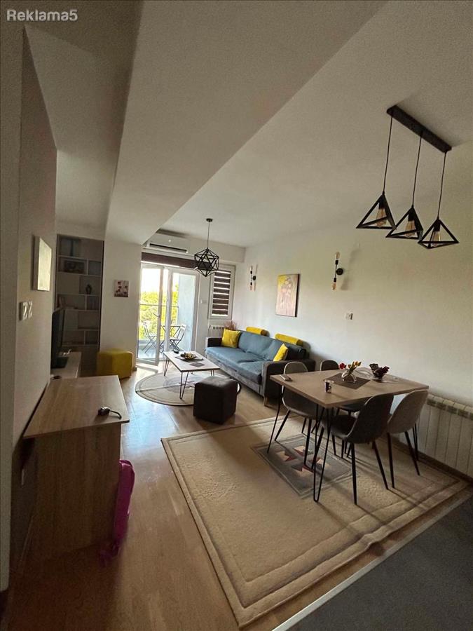 SE IZDAVA NOV NAMESTEN DVOSOBEN STAN VO KARPOSH 3-ILINDENSKA