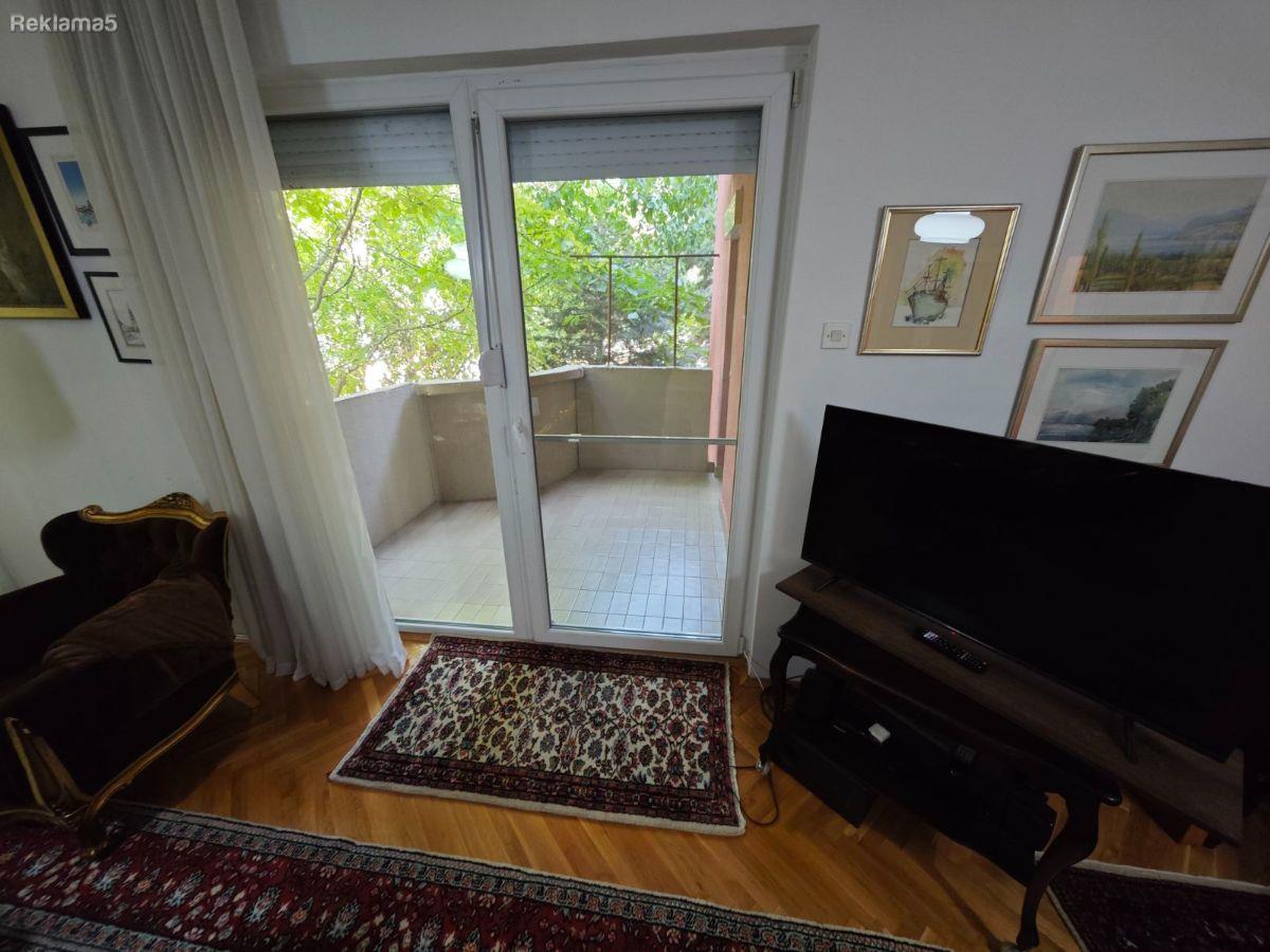 We are renting a 69m2 apartment near "Mlechen"