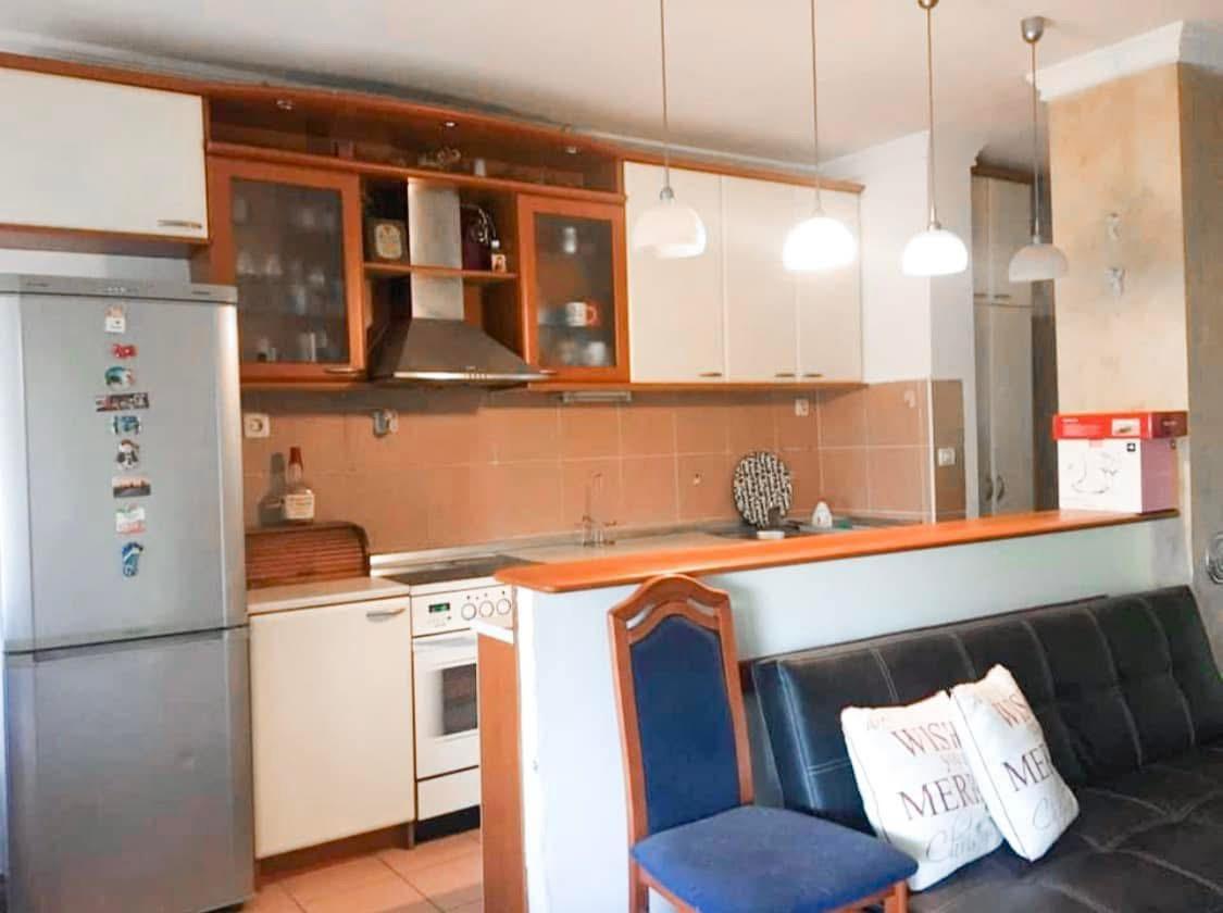 SE PRODAVA TROSOBEN STAN VO AERODROM, HOTEL RUSIJA