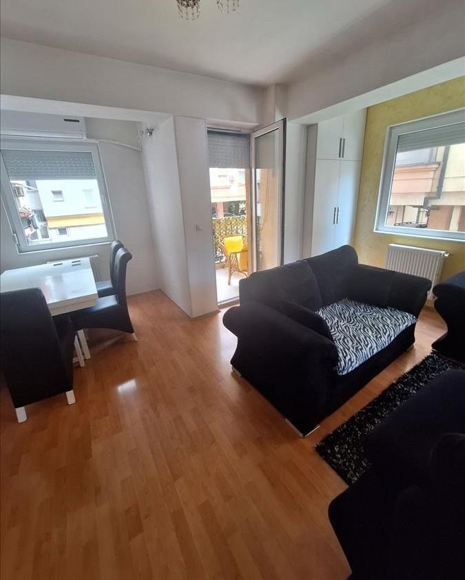 Se izdava stan 86m2 so dve spalni sobi vo K.Voda