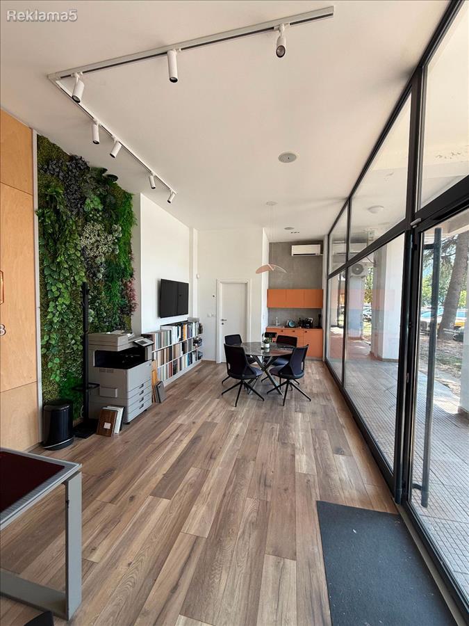 BUSINESS SPACE FOR RENT – GREAT LOCATION!