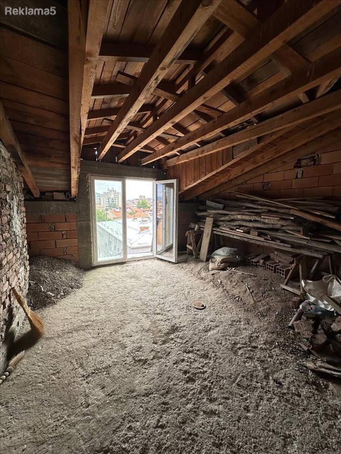ATTIC FOR SALE IN STRONG CENTER