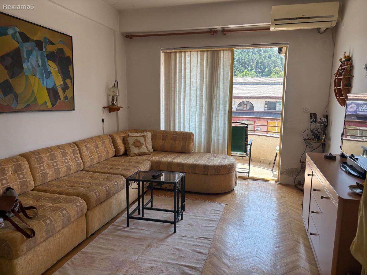 I am renting a studio apartment for August