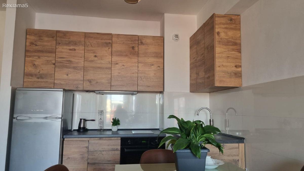 Izdavam nov stan 45m2 Centar,Debar Maalo,do SilBo,Broz kaffe