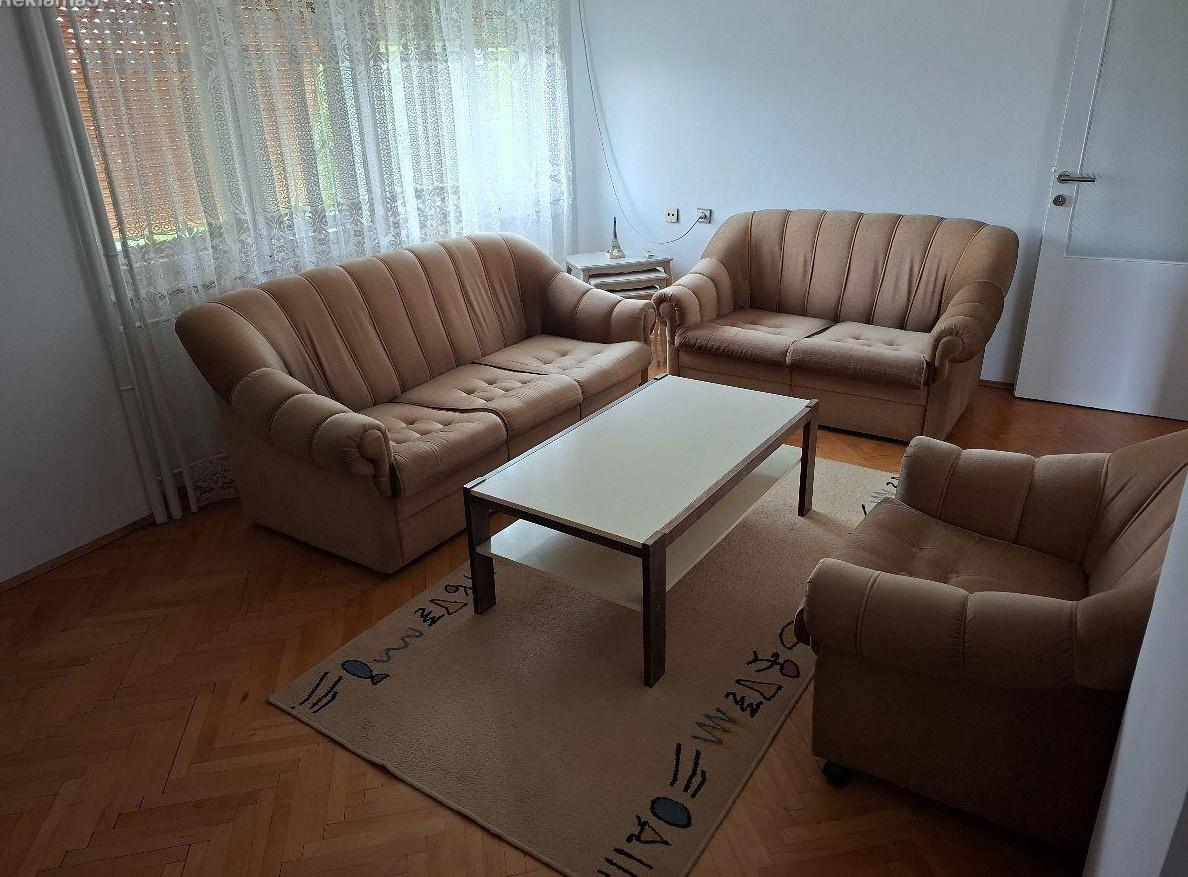 KARPOS 2 DO MASINSKI SE IZDAVA TROSOBEN STAN