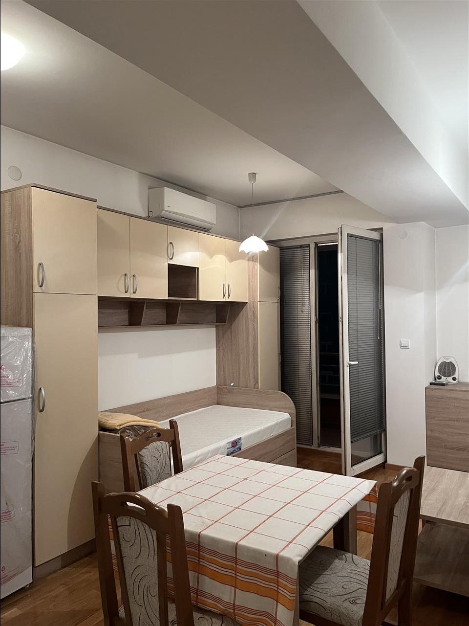 Se izdava garsonjera 31m2,Novo Lisice so terasa i parking